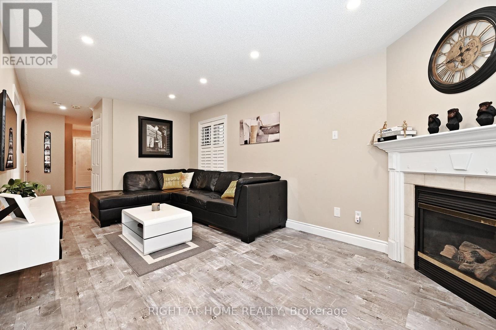 73 Bloomgate Crescent, Richmond Hill, Ontario  L4E 3Z1 - Photo 13 - N12457118
