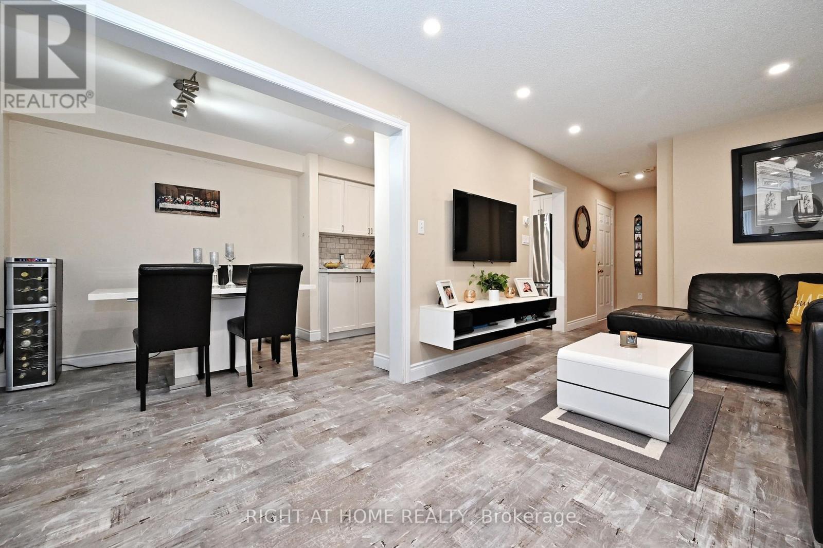 73 Bloomgate Crescent, Richmond Hill, Ontario  L4E 3Z1 - Photo 15 - N12457118