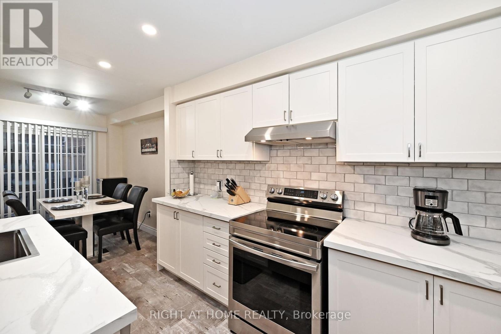 73 Bloomgate Crescent, Richmond Hill, Ontario  L4E 3Z1 - Photo 18 - N12457118