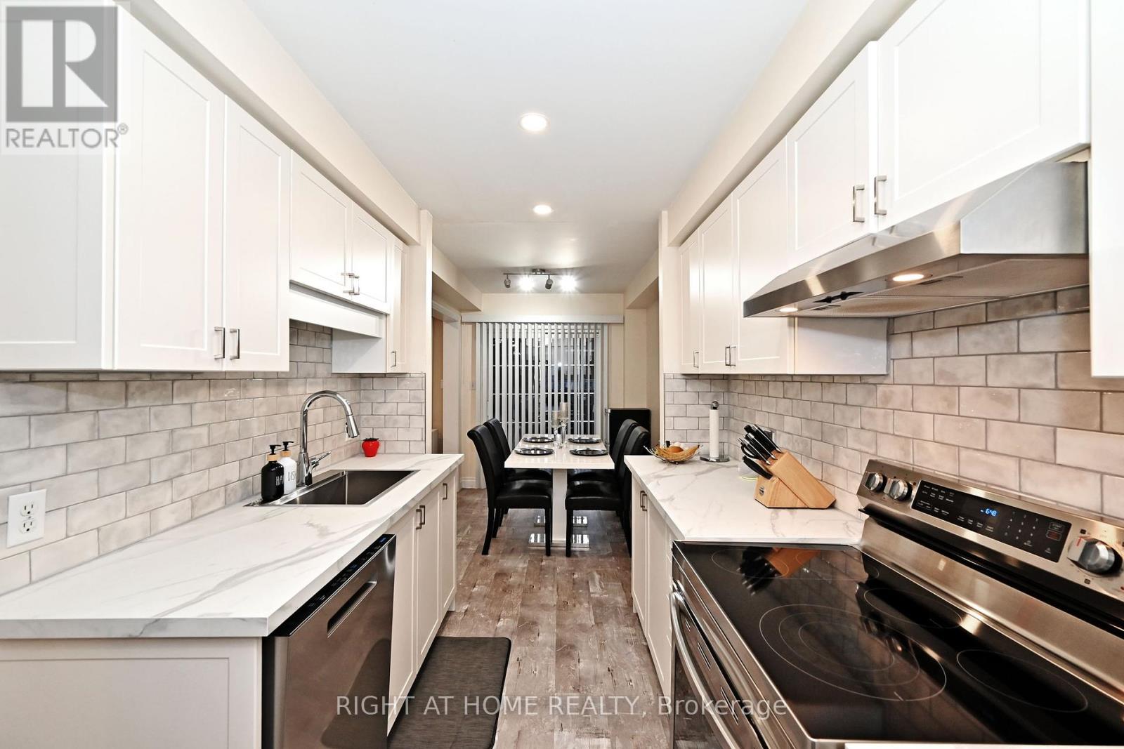 73 Bloomgate Crescent, Richmond Hill, Ontario  L4E 3Z1 - Photo 19 - N12457118