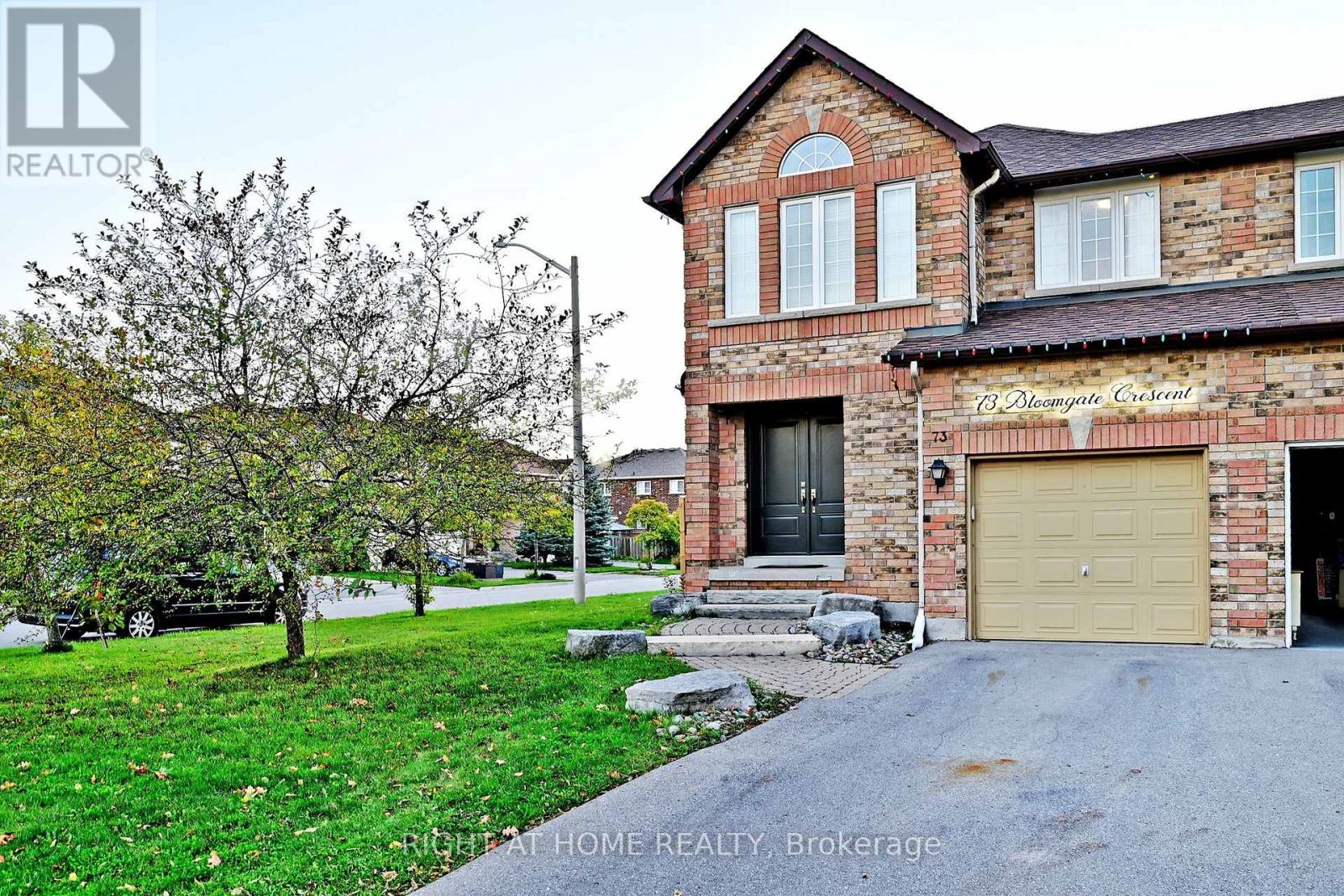 73 Bloomgate Crescent, Richmond Hill, Ontario  L4E 3Z1 - Photo 2 - N12457118