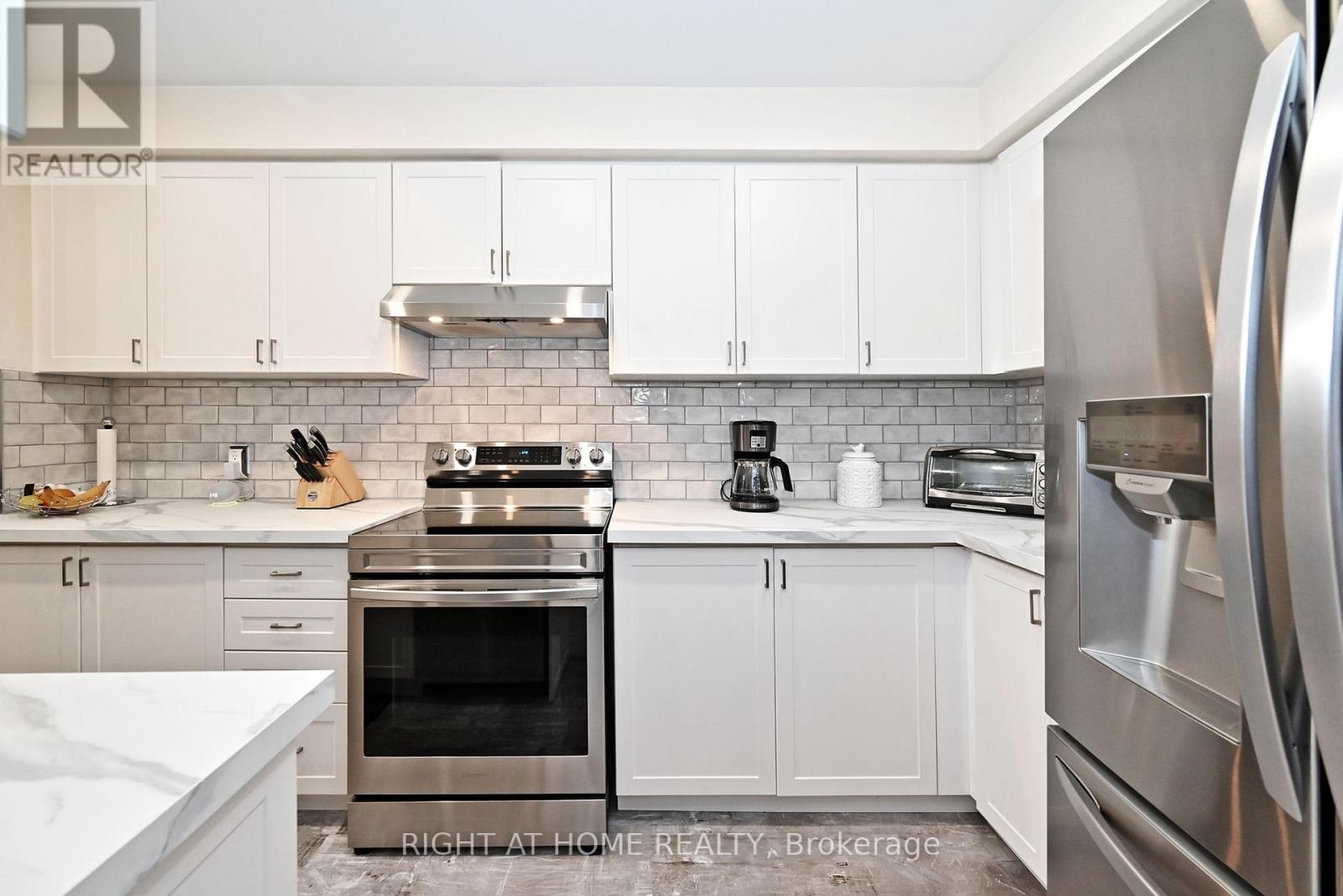 73 Bloomgate Crescent, Richmond Hill, Ontario  L4E 3Z1 - Photo 23 - N12457118