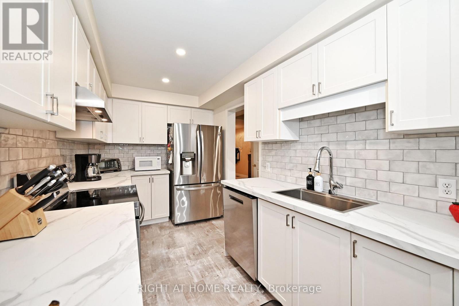 73 Bloomgate Crescent, Richmond Hill, Ontario  L4E 3Z1 - Photo 25 - N12457118