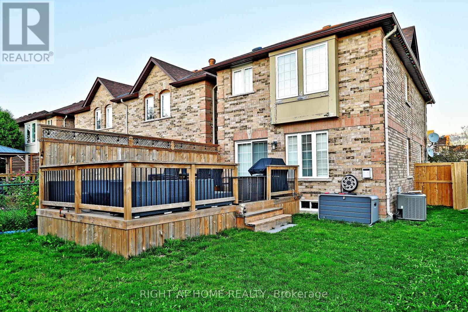 73 Bloomgate Crescent, Richmond Hill, Ontario  L4E 3Z1 - Photo 46 - N12457118