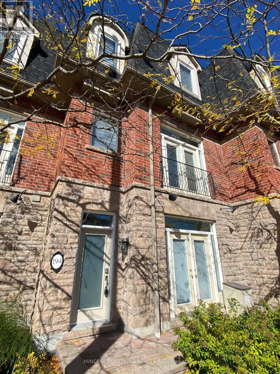 194 LAKESHORE ROAD W, Mississauga, Ontario