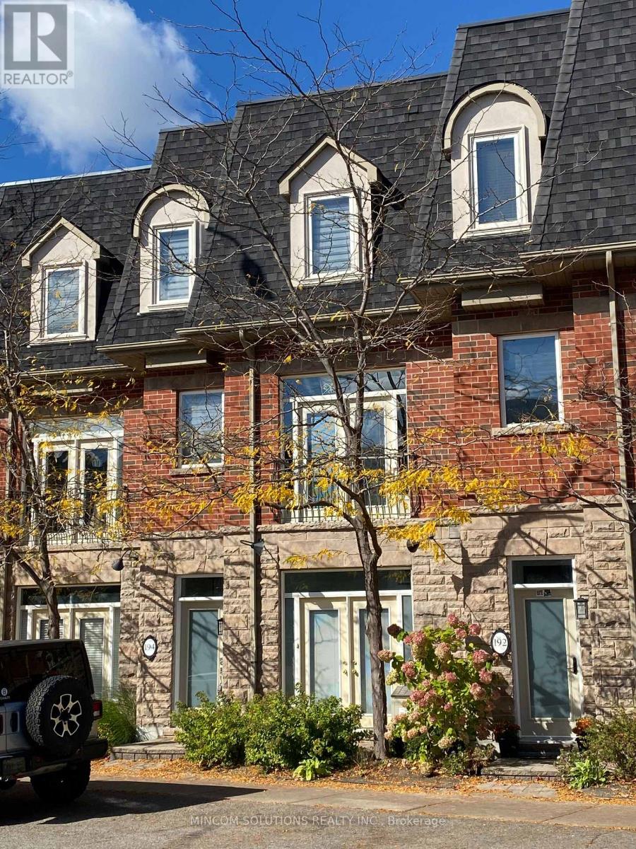 194 Lakeshore Road W, Mississauga, Ontario  L5H 1G6 - Photo 3 - W12420611