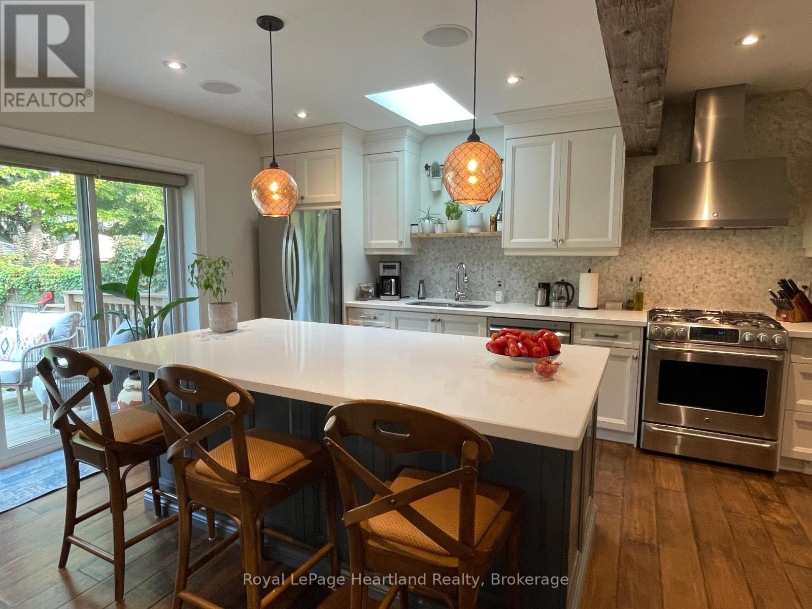 15 Scarborough Heights Boulevard, Toronto, Ontario  M1M 2V3 - Photo 2 - E12457163