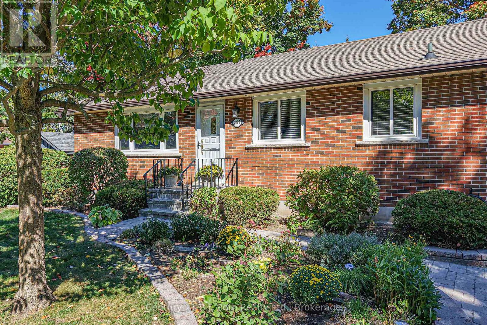 262 Lawrence Avenue, Orillia, Ontario  L3V 5M4 - Photo 2 - S12457223