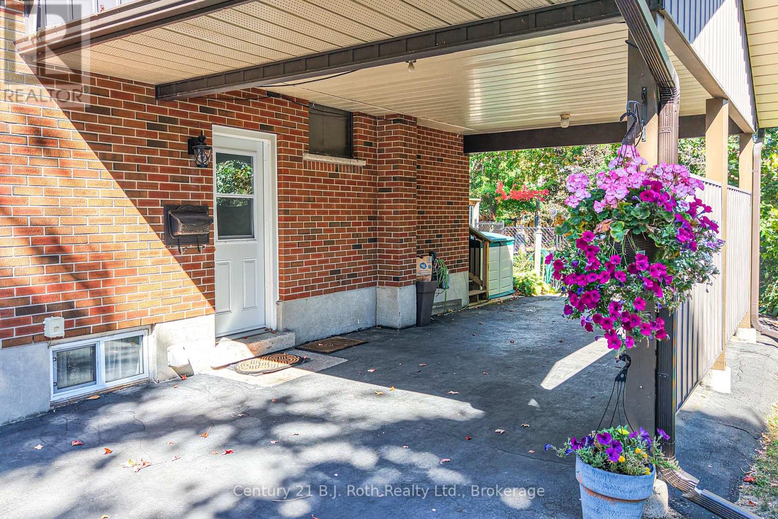 262 Lawrence Avenue, Orillia, Ontario  L3V 5M4 - Photo 5 - S12457223