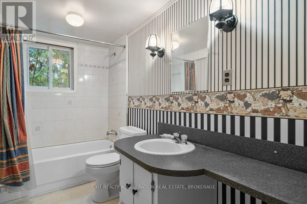 1556 Ham Road, Loyalist, Ontario  K0H 1G0 - Photo 26 - X12457186