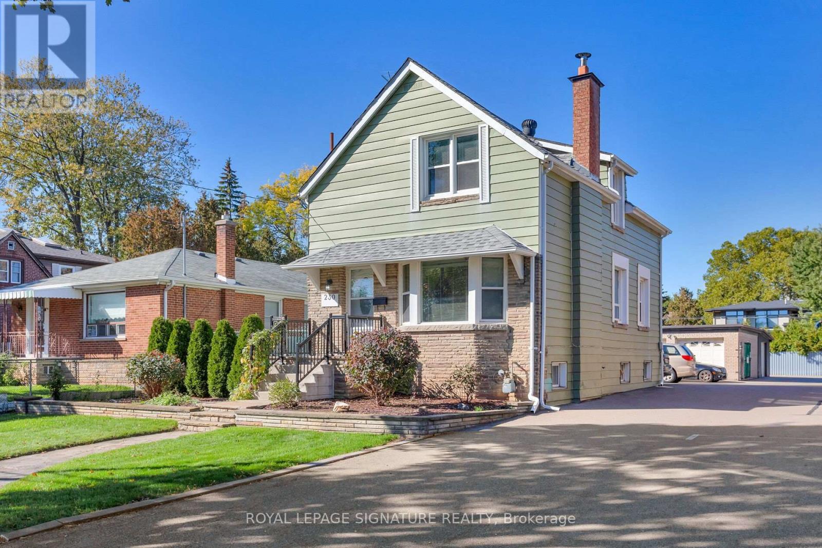 230 BERING AVENUE, Toronto, Ontario