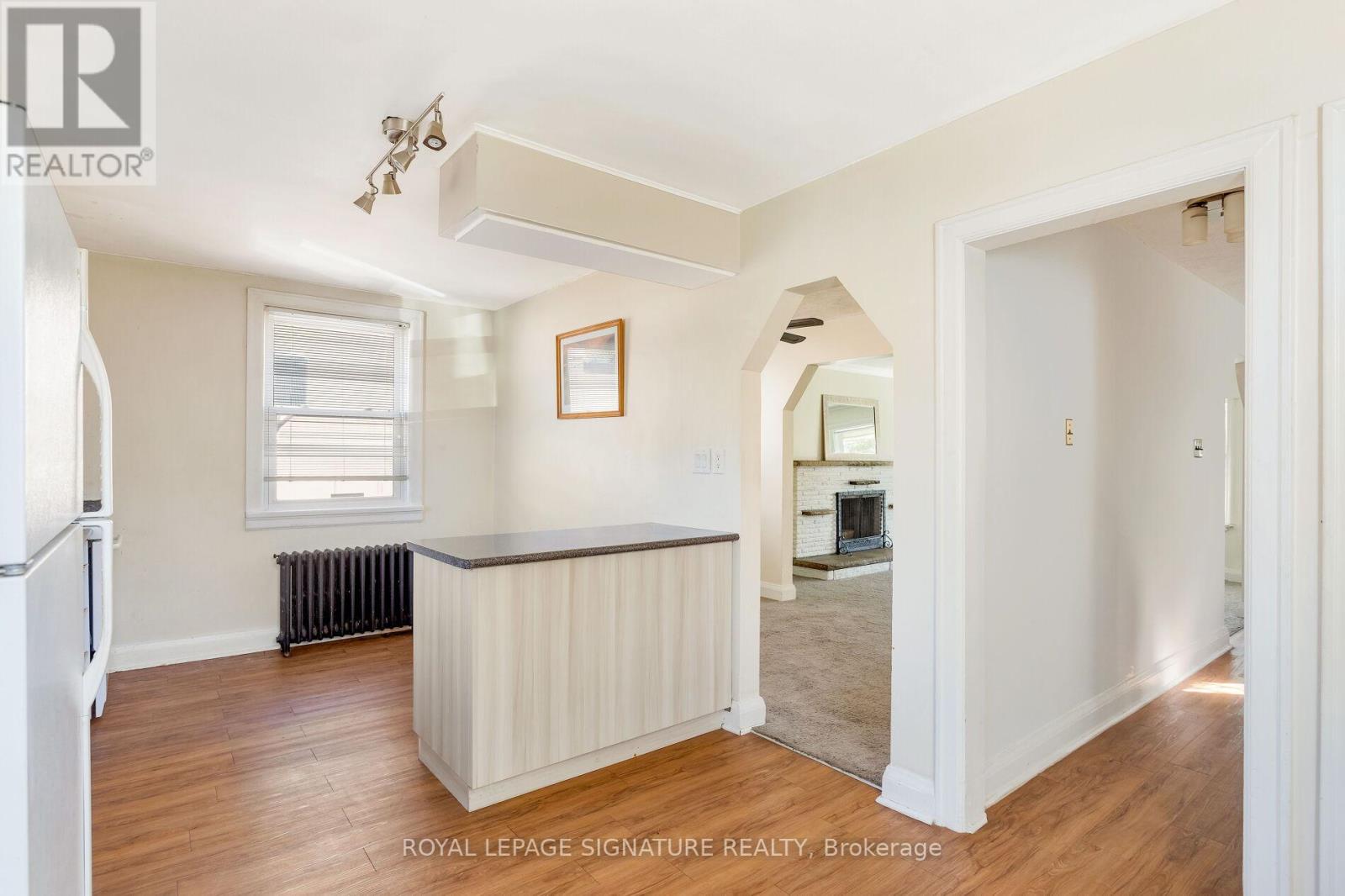 230 Bering Avenue, Toronto, Ontario  M8Z 3A3 - Photo 14 - W12457069