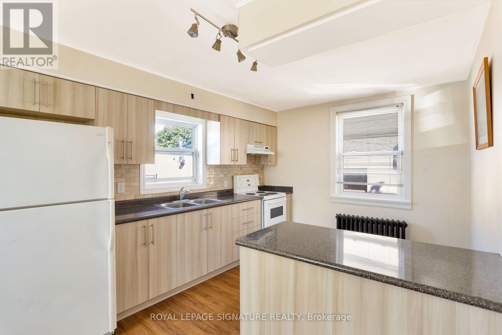 230 Bering Avenue, Toronto, Ontario  M8Z 3A3 - Photo 17 - W12457069