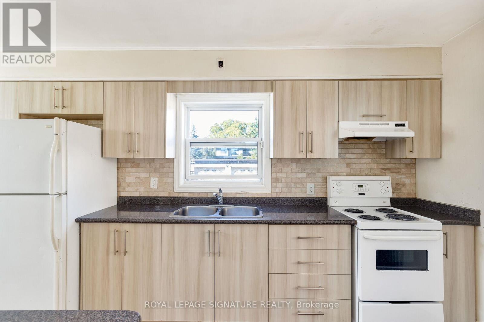 230 Bering Avenue, Toronto, Ontario  M8Z 3A3 - Photo 18 - W12457069