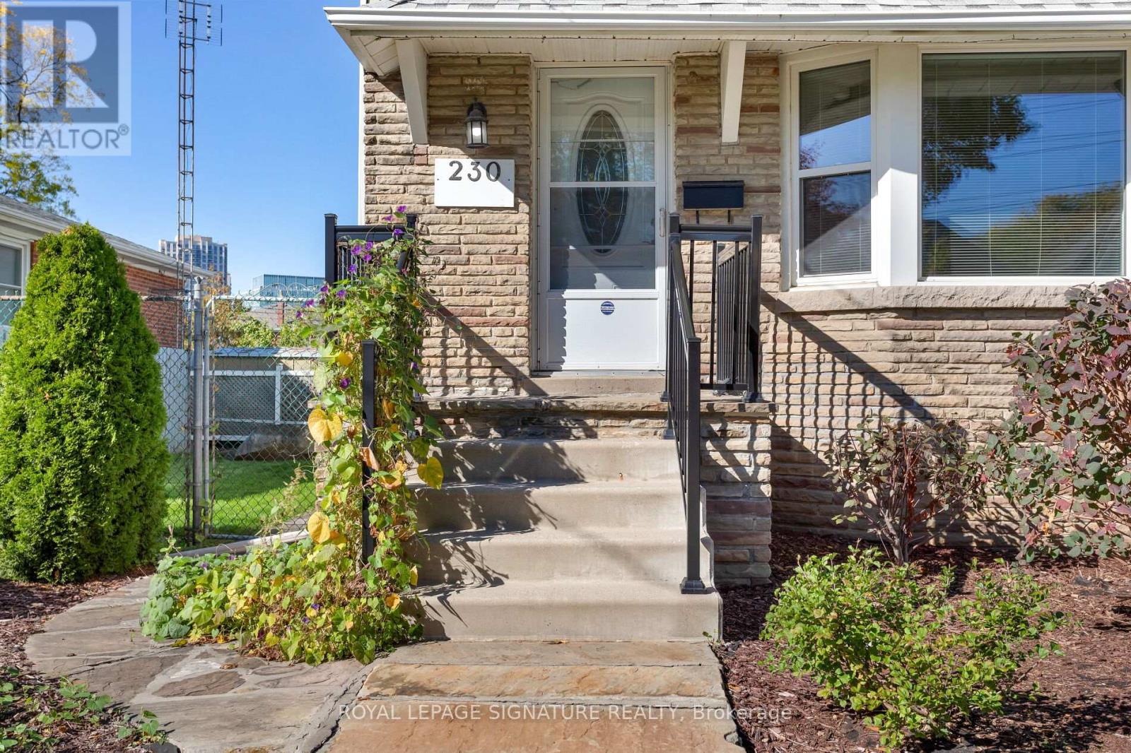 230 Bering Avenue, Toronto, Ontario  M8Z 3A3 - Photo 2 - W12457069