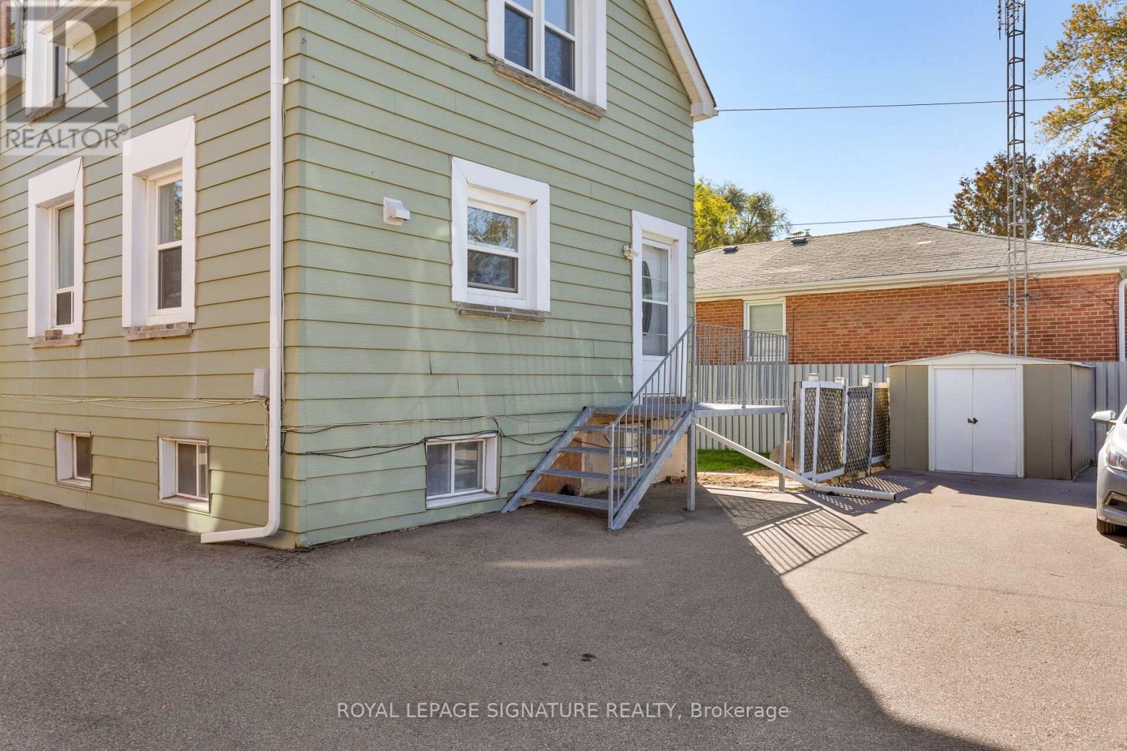 230 Bering Avenue, Toronto, Ontario  M8Z 3A3 - Photo 21 - W12457069