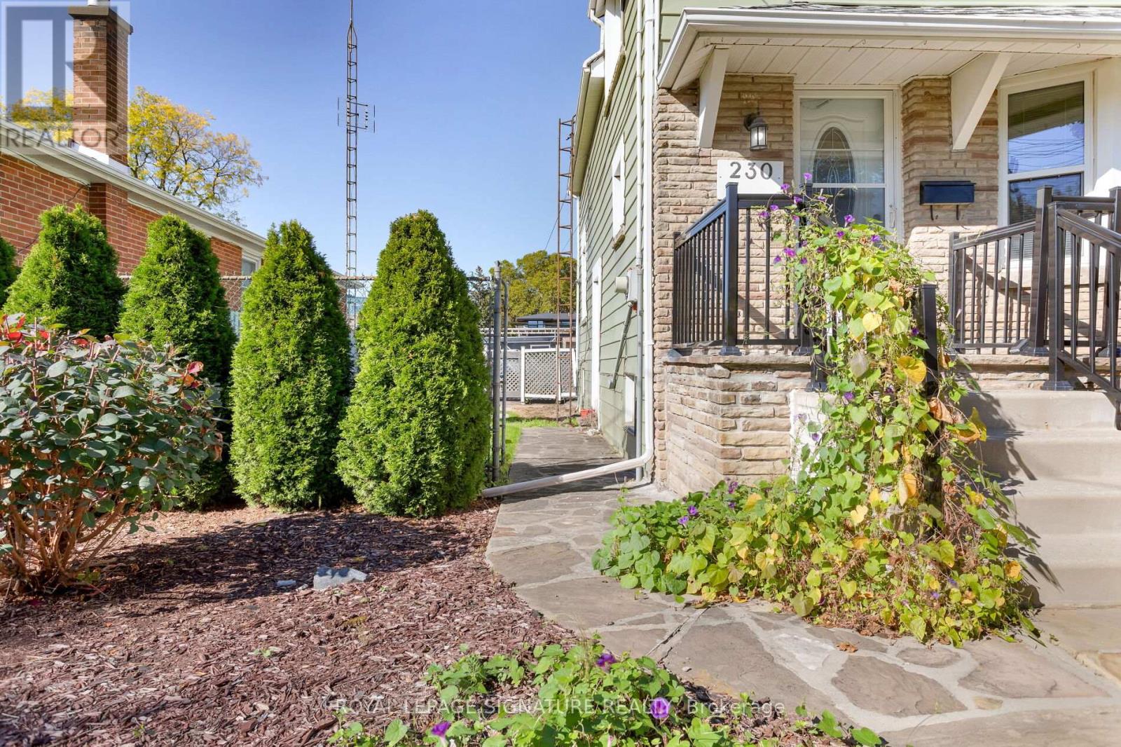 230 Bering Avenue, Toronto, Ontario  M8Z 3A3 - Photo 23 - W12457069