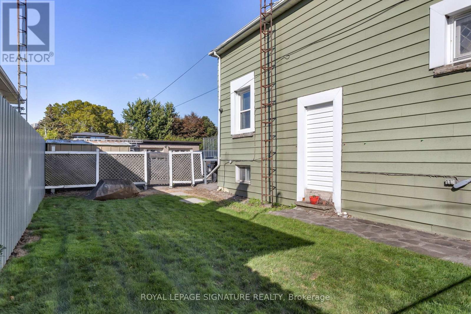 230 Bering Avenue, Toronto, Ontario  M8Z 3A3 - Photo 25 - W12457069