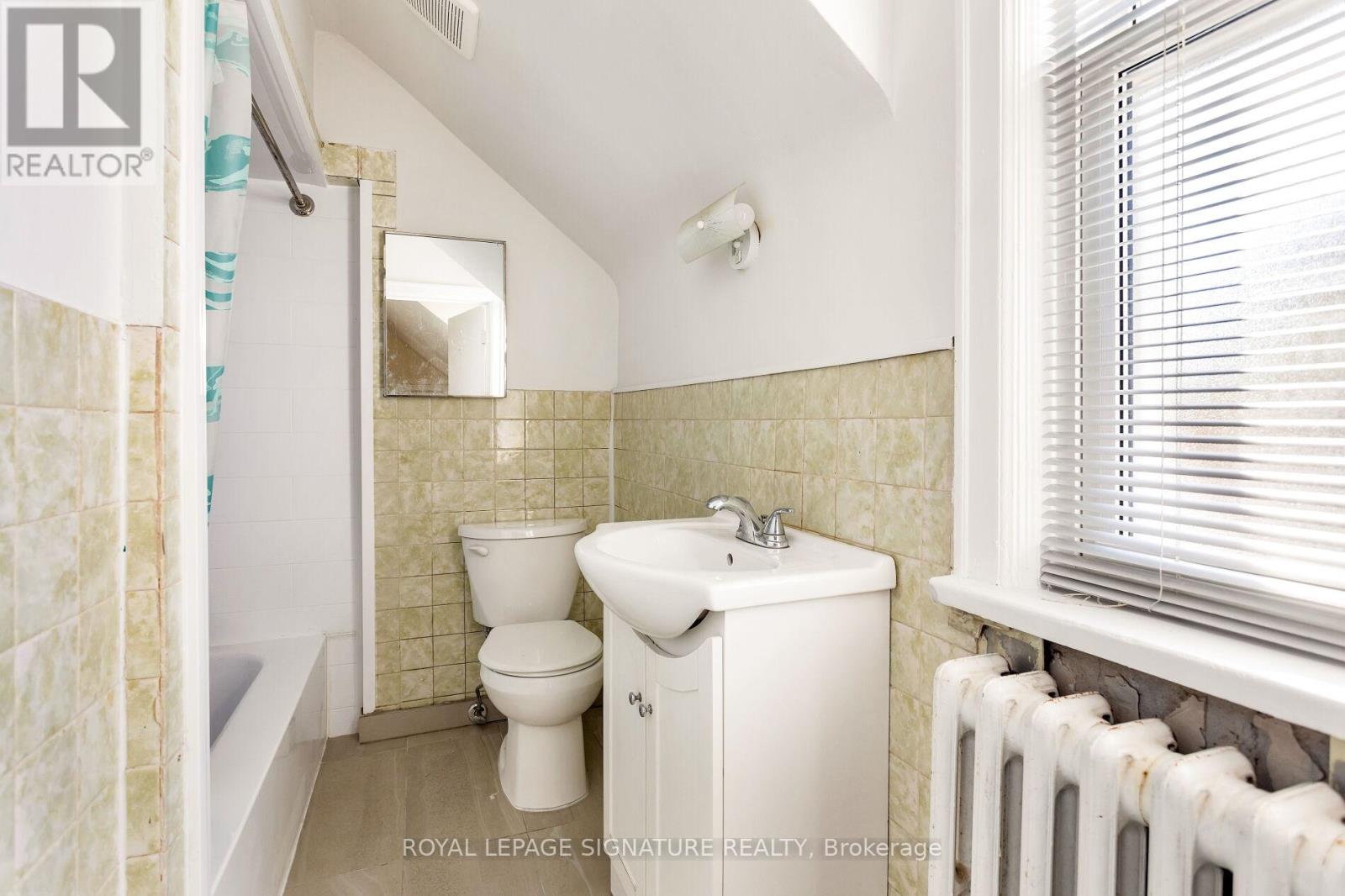 230 Bering Avenue, Toronto, Ontario  M8Z 3A3 - Photo 28 - W12457069