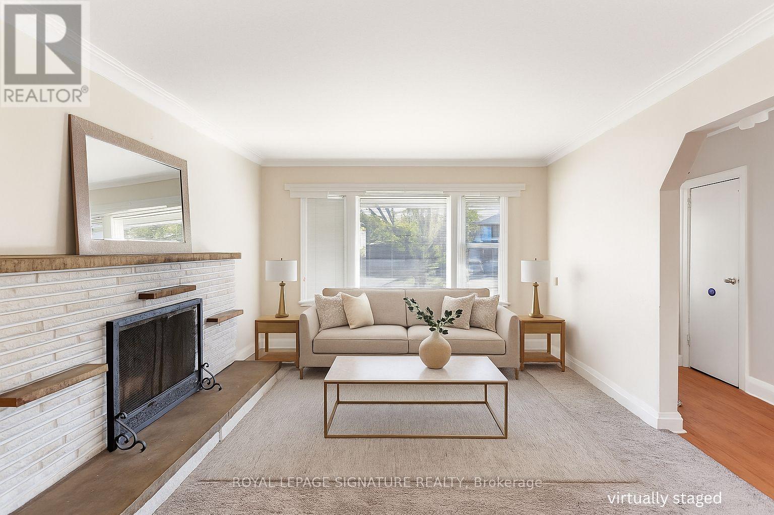 230 Bering Avenue, Toronto, Ontario  M8Z 3A3 - Photo 4 - W12457069