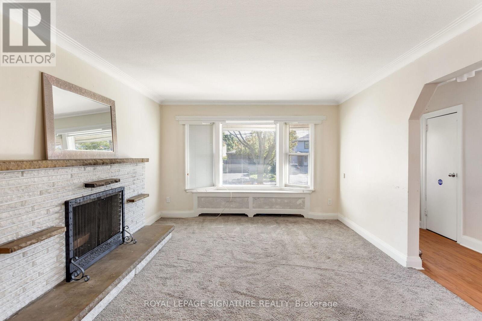 230 Bering Avenue, Toronto, Ontario  M8Z 3A3 - Photo 5 - W12457069