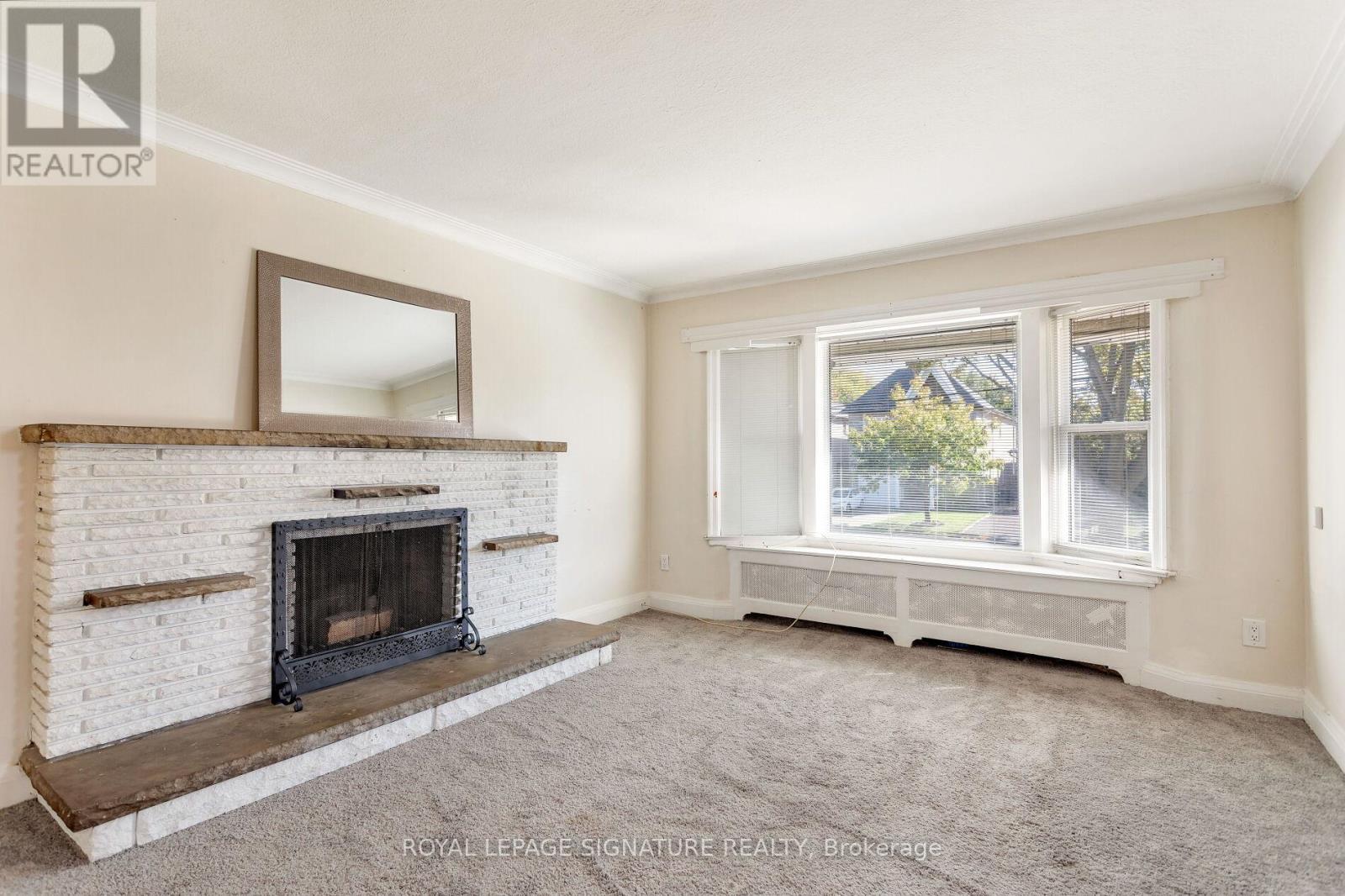 230 Bering Avenue, Toronto, Ontario  M8Z 3A3 - Photo 8 - W12457069