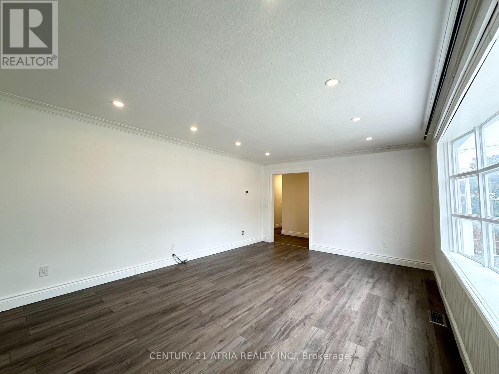 Upper - 1070 Fergus Avenue, Mississauga, Ontario  L5E 2P1 - Photo 4 - W12457073