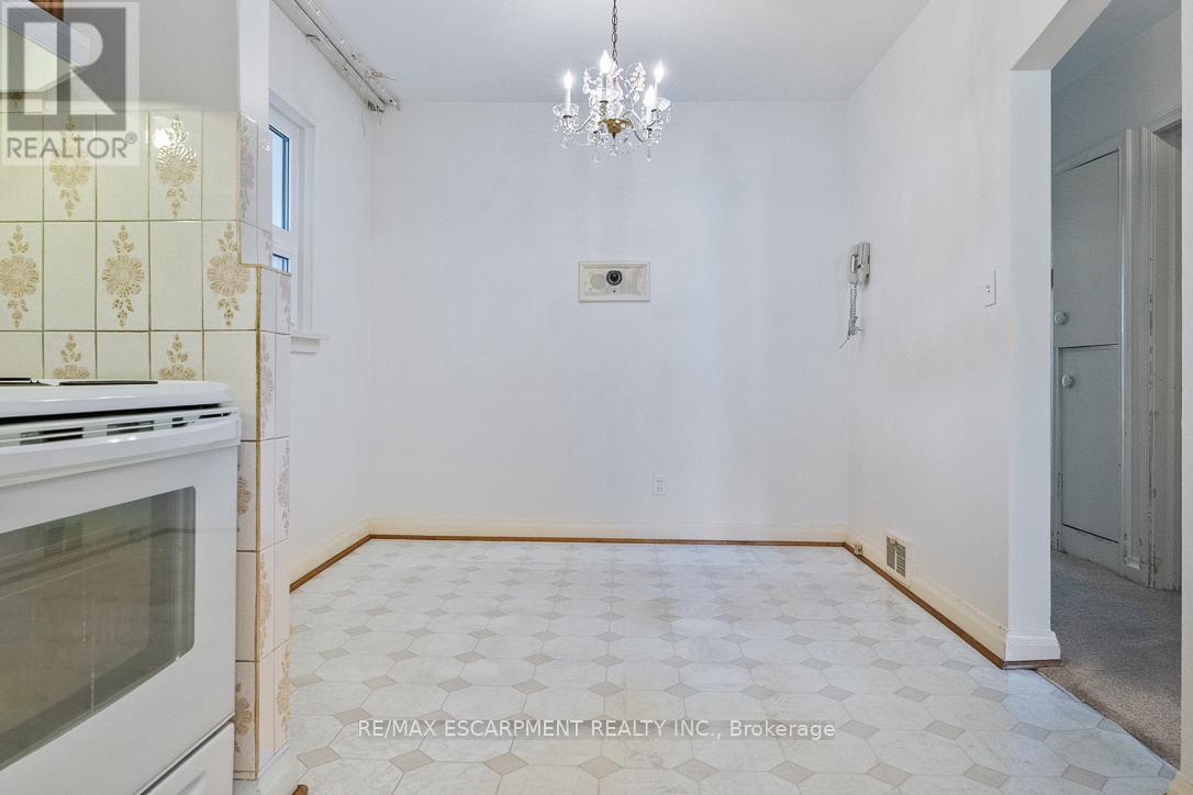 2510 Donnavale Drive, Mississauga, Ontario  L5A 2N1 - Photo 12 - W12457092