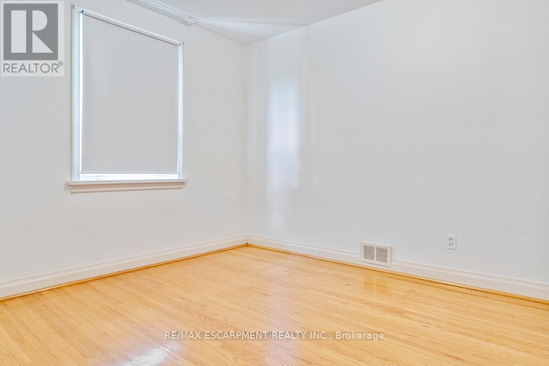 2510 Donnavale Drive, Mississauga, Ontario  L5A 2N1 - Photo 13 - W12457092