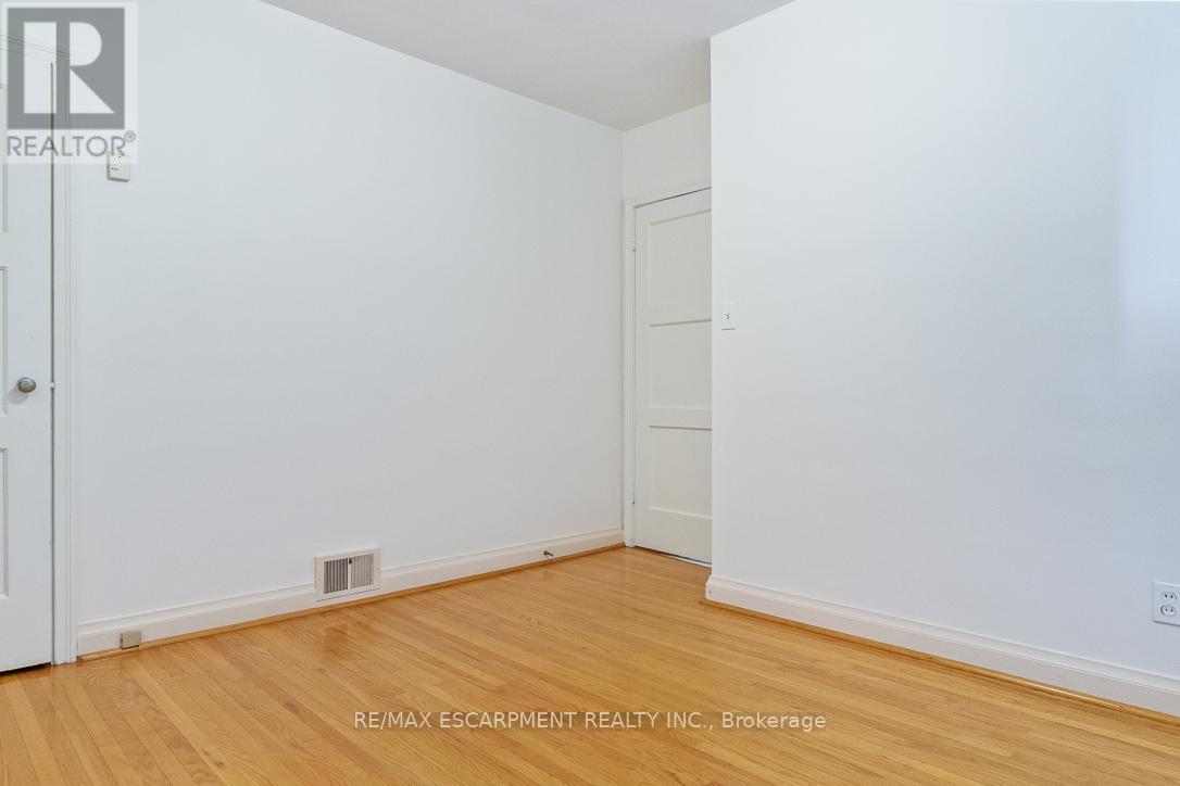 2510 Donnavale Drive, Mississauga, Ontario  L5A 2N1 - Photo 14 - W12457092