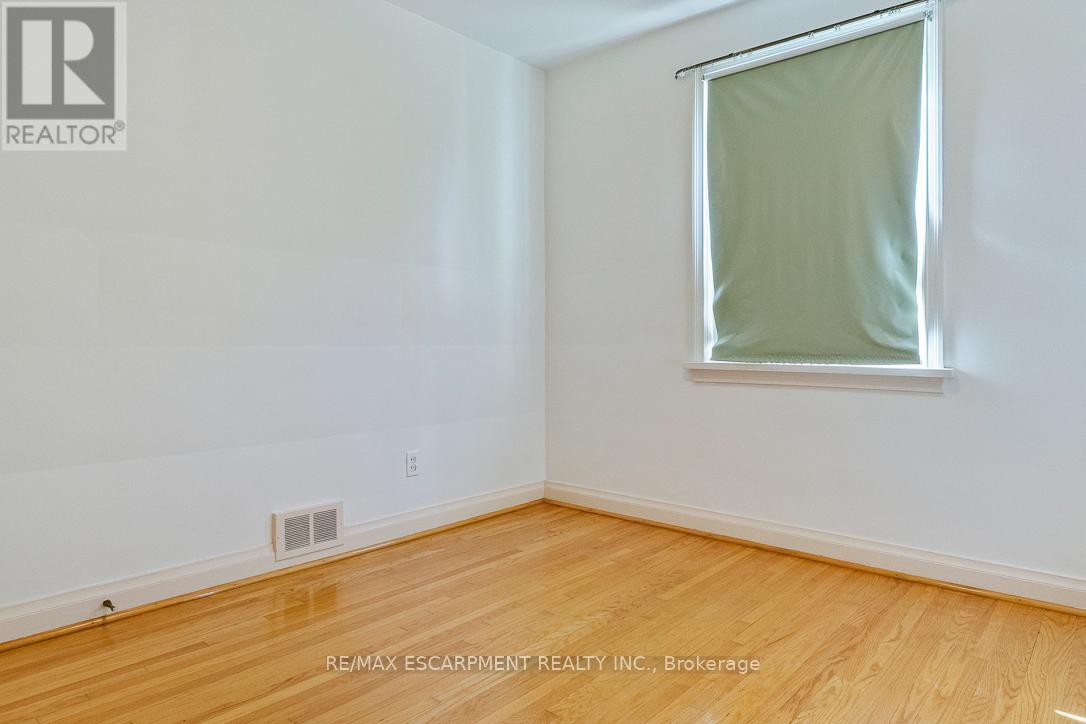 2510 Donnavale Drive, Mississauga, Ontario  L5A 2N1 - Photo 16 - W12457092