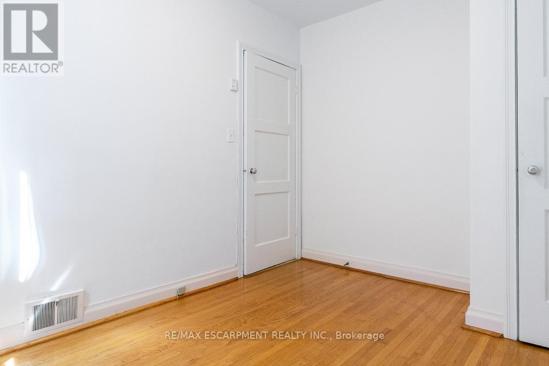 2510 Donnavale Drive, Mississauga, Ontario  L5A 2N1 - Photo 17 - W12457092