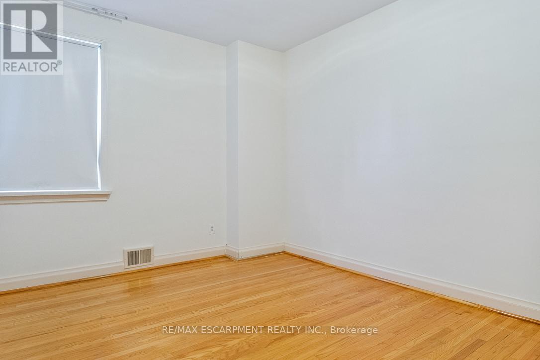 2510 Donnavale Drive, Mississauga, Ontario  L5A 2N1 - Photo 19 - W12457092