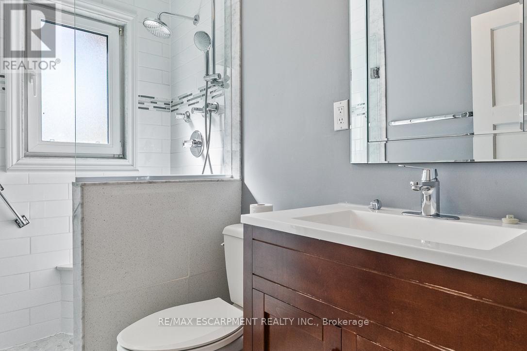 2510 Donnavale Drive, Mississauga, Ontario  L5A 2N1 - Photo 21 - W12457092