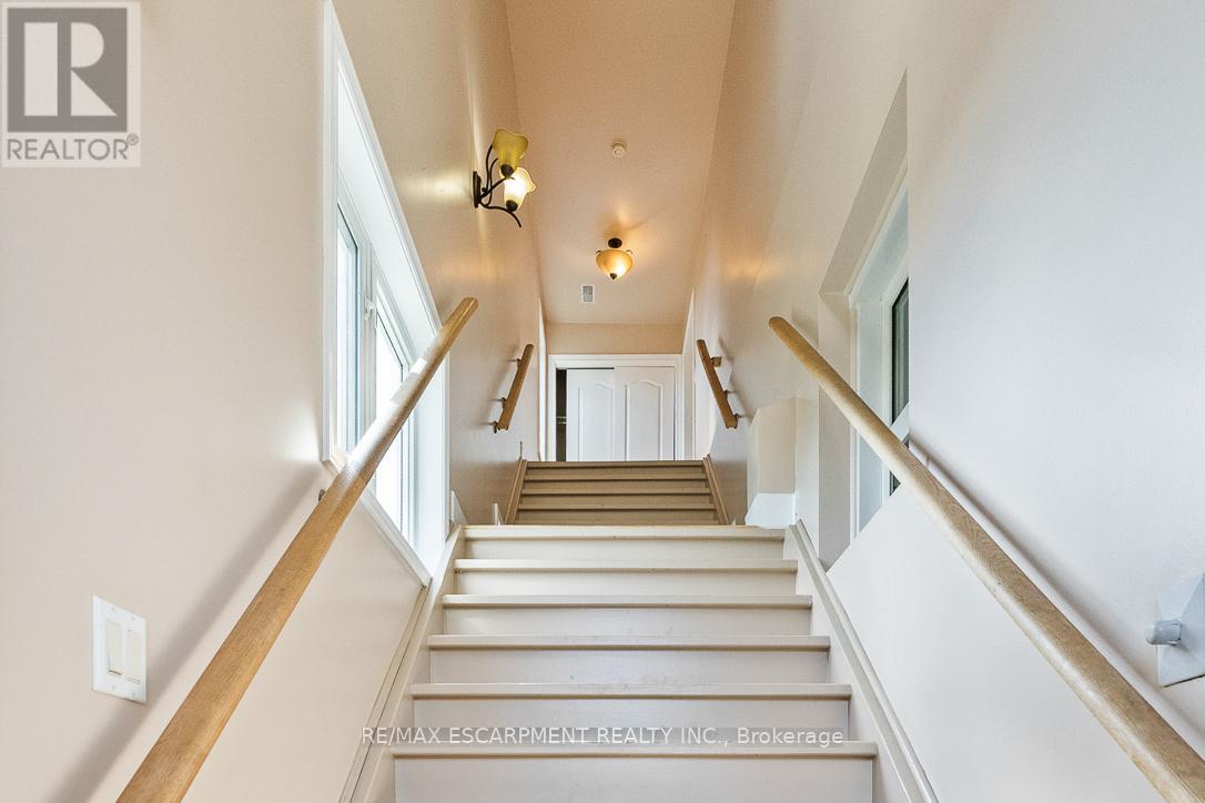 2510 Donnavale Drive, Mississauga, Ontario  L5A 2N1 - Photo 22 - W12457092