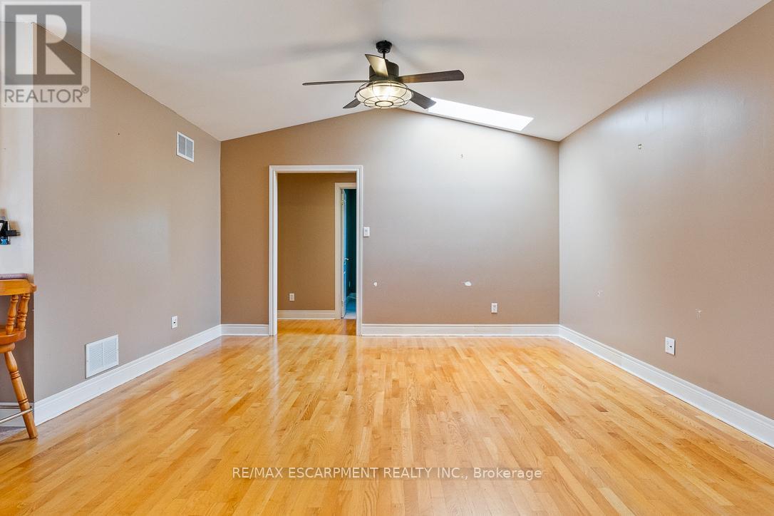 2510 Donnavale Drive, Mississauga, Ontario  L5A 2N1 - Photo 24 - W12457092