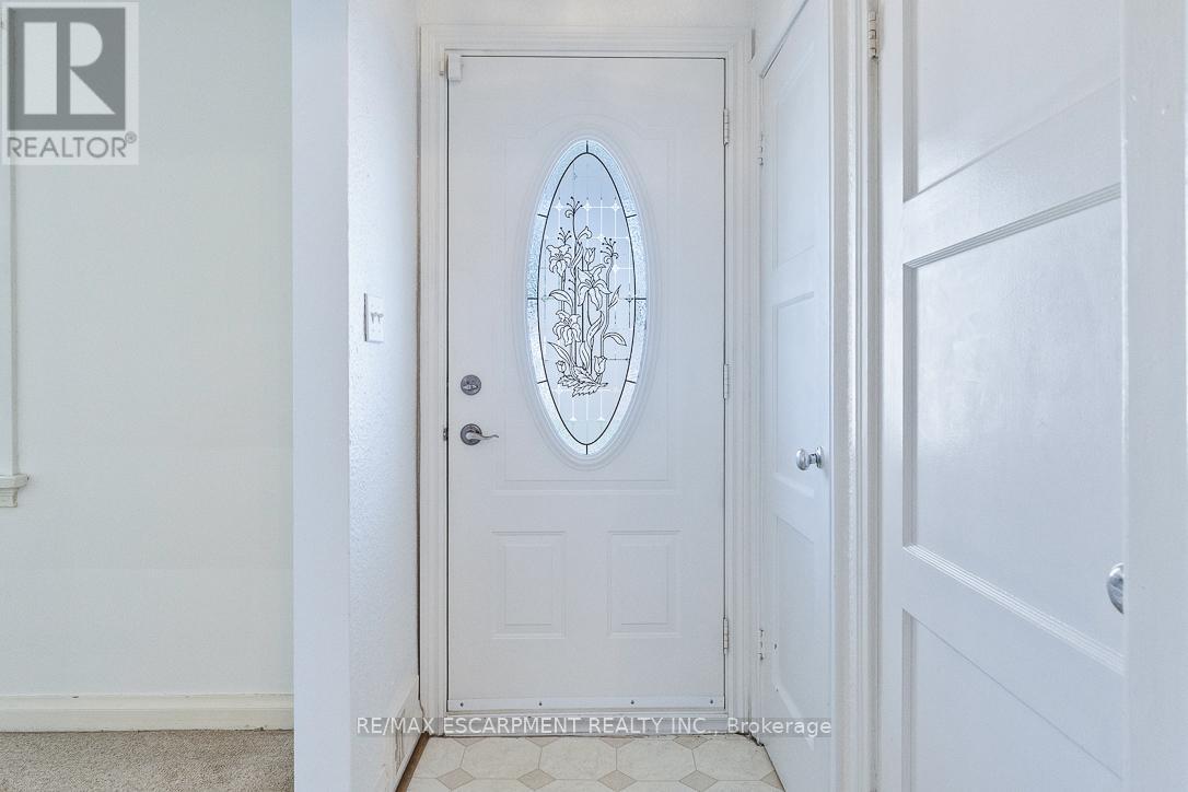 2510 Donnavale Drive, Mississauga, Ontario  L5A 2N1 - Photo 4 - W12457092