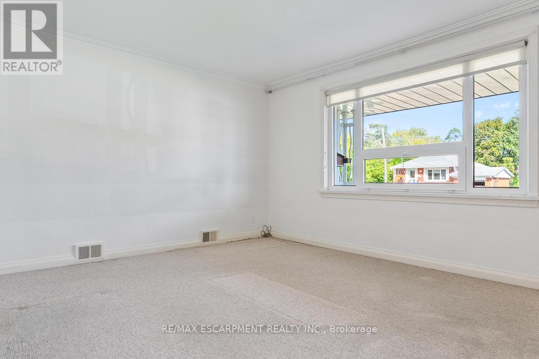 2510 Donnavale Drive, Mississauga, Ontario  L5A 2N1 - Photo 6 - W12457092