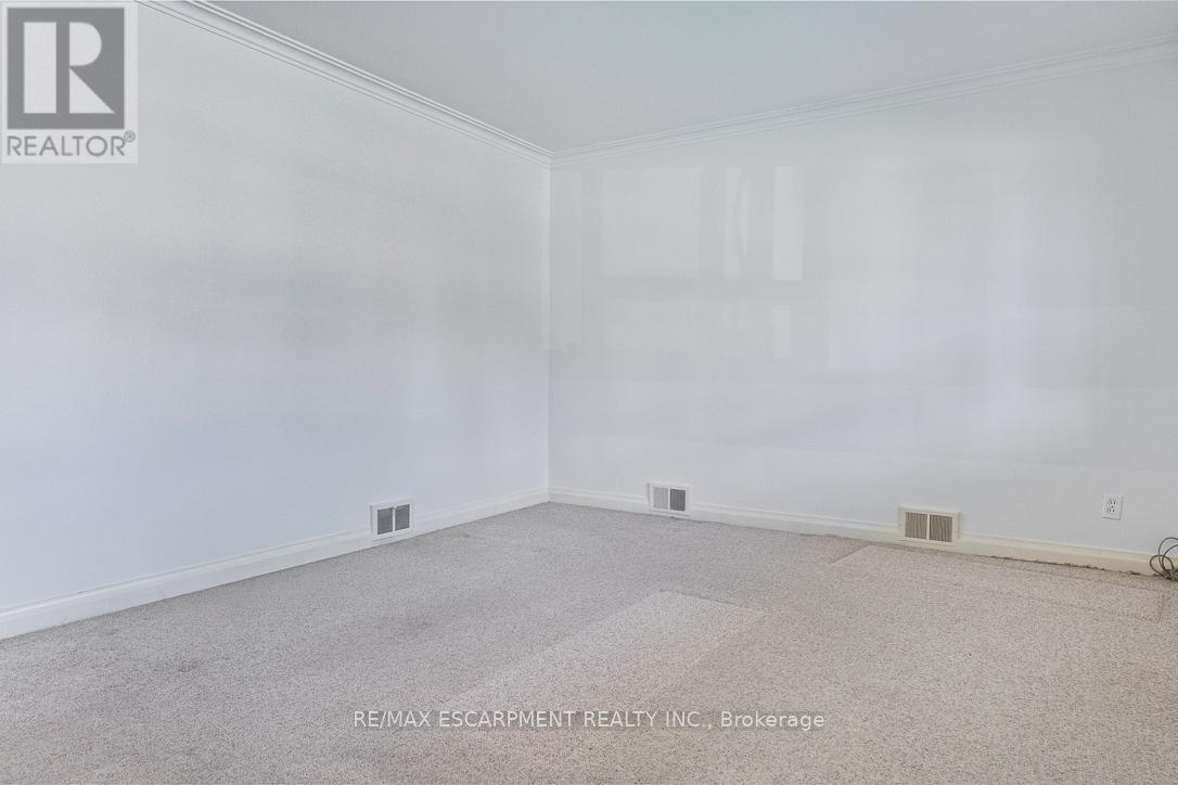 2510 Donnavale Drive, Mississauga, Ontario  L5A 2N1 - Photo 7 - W12457092