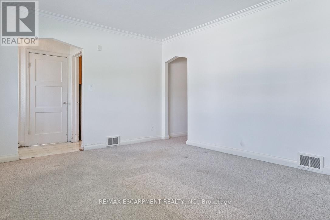 2510 Donnavale Drive, Mississauga, Ontario  L5A 2N1 - Photo 8 - W12457092