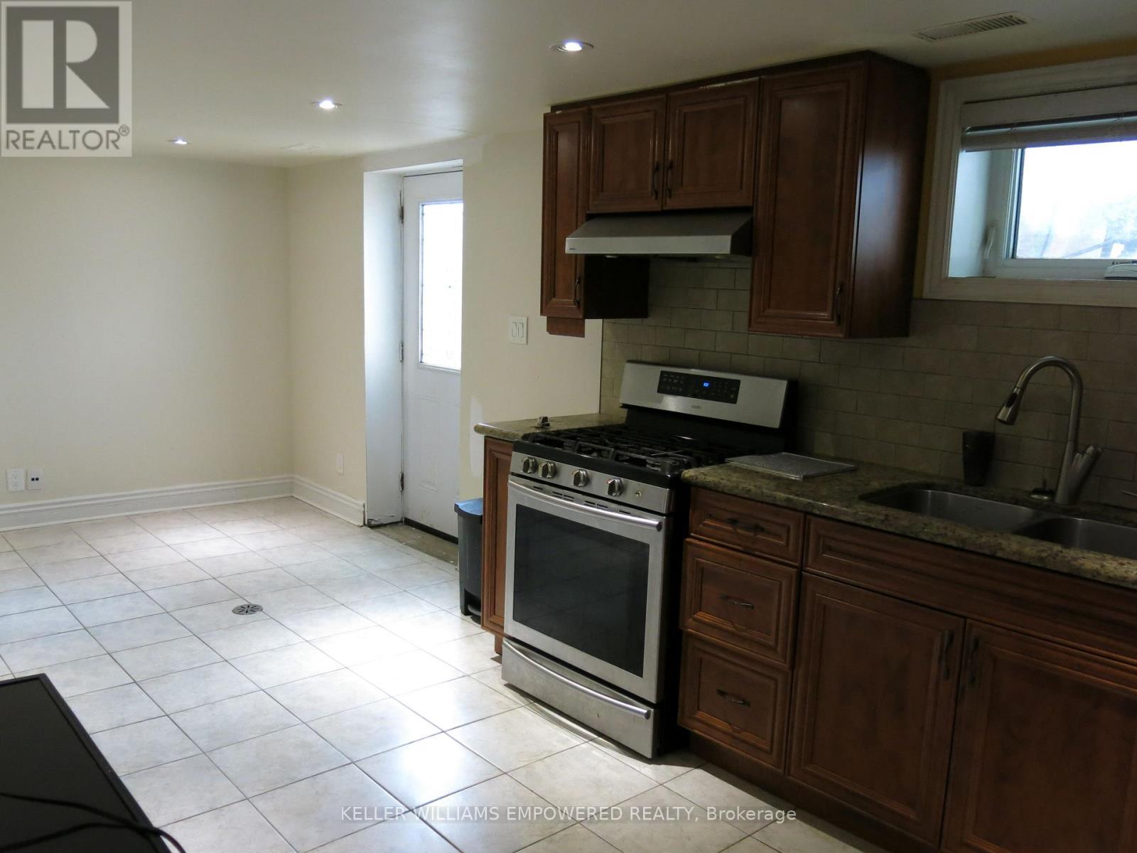 69 Whitley Avenue, Toronto, Ontario  M3K 1A1 - Photo 10 - W12457100