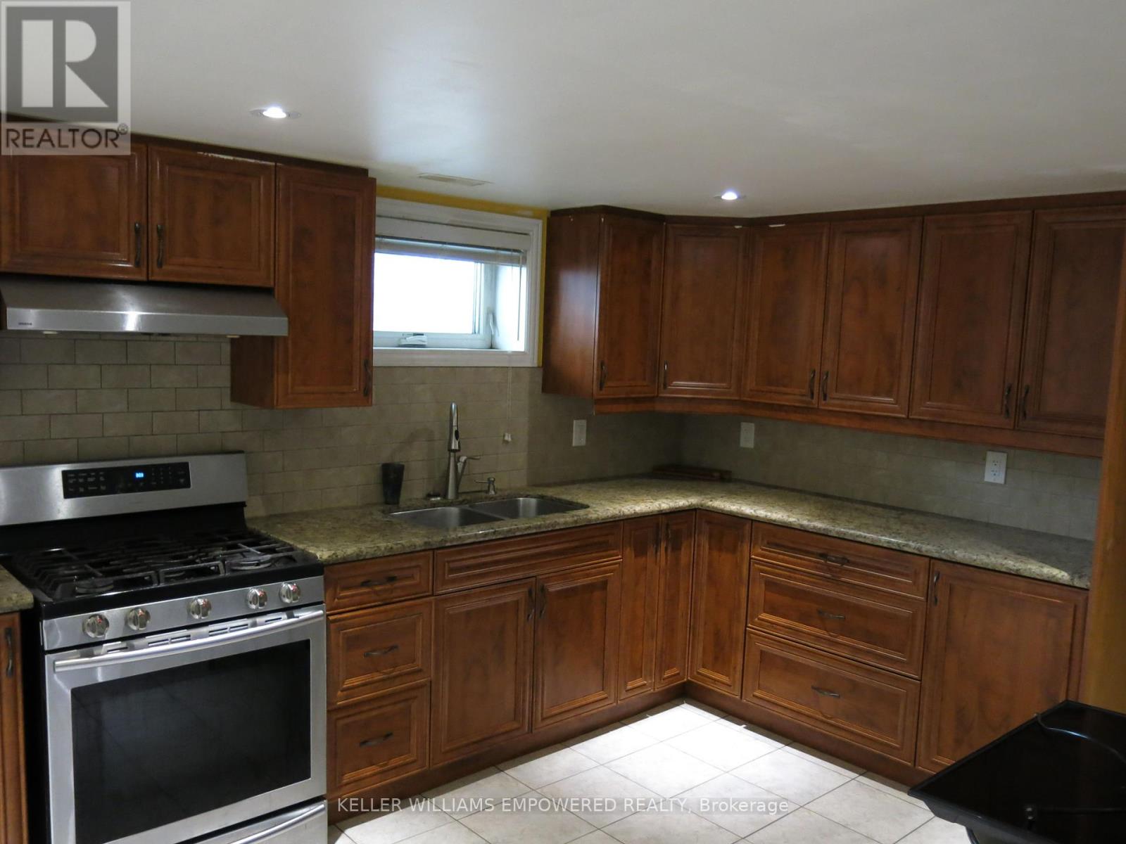 69 Whitley Avenue, Toronto, Ontario  M3K 1A1 - Photo 11 - W12457100