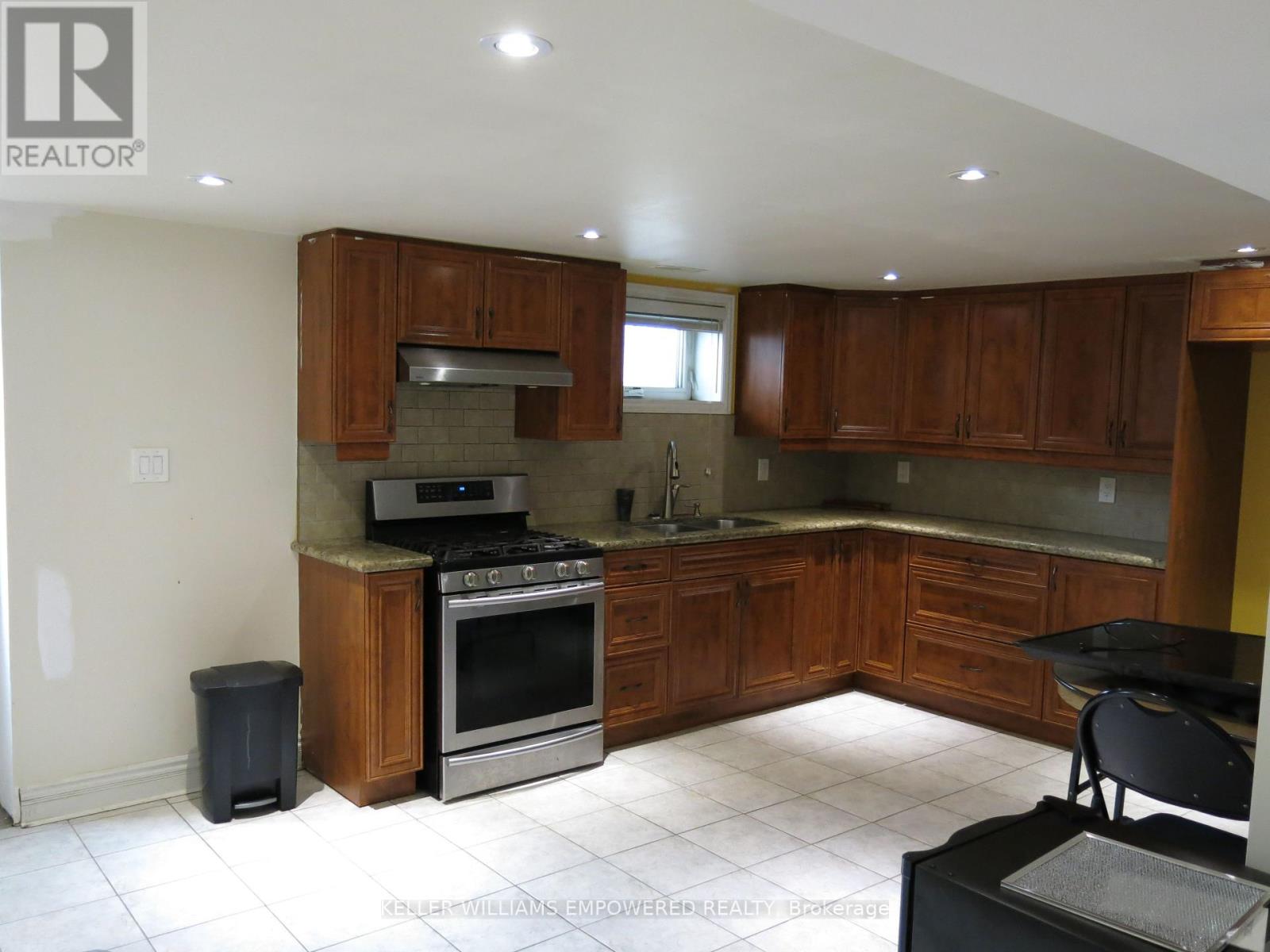 69 Whitley Avenue, Toronto, Ontario  M3K 1A1 - Photo 12 - W12457100