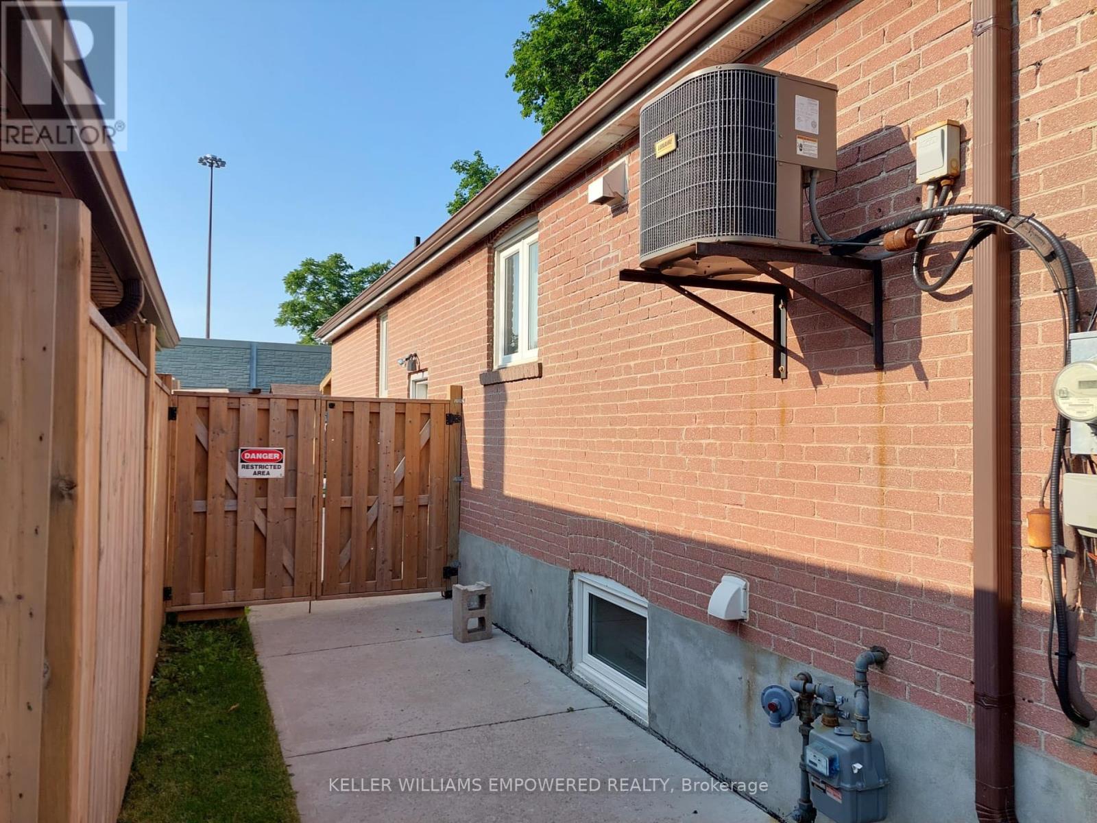 69 Whitley Avenue, Toronto, Ontario  M3K 1A1 - Photo 2 - W12457100