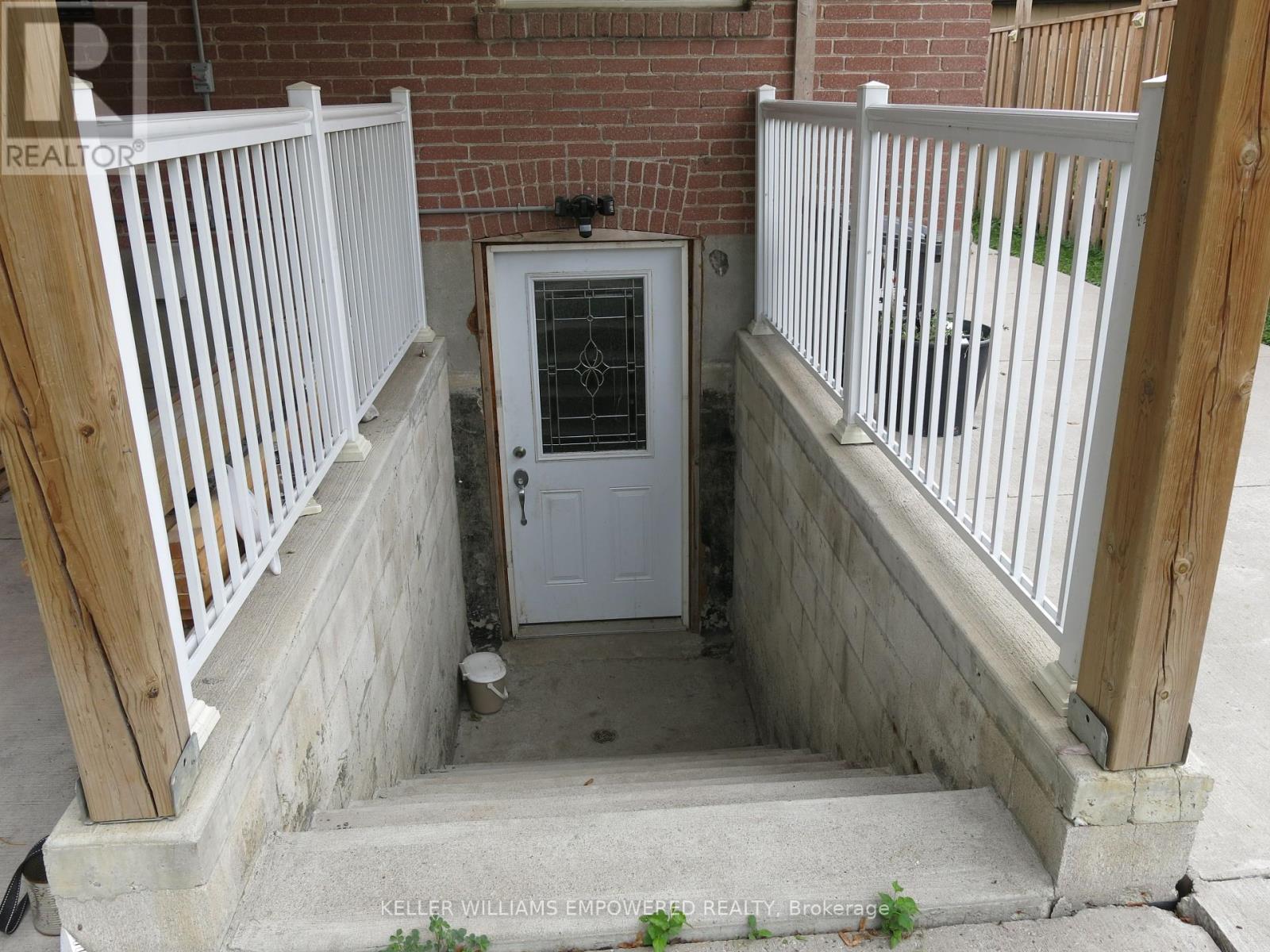 69 Whitley Avenue, Toronto, Ontario  M3K 1A1 - Photo 3 - W12457100