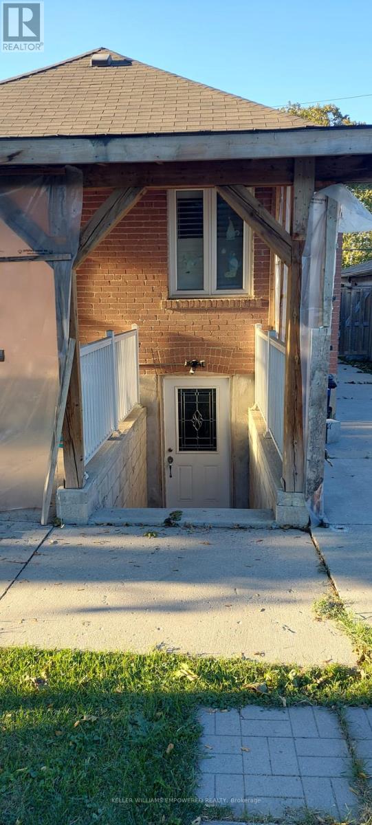 69 Whitley Avenue, Toronto, Ontario  M3K 1A1 - Photo 4 - W12457100