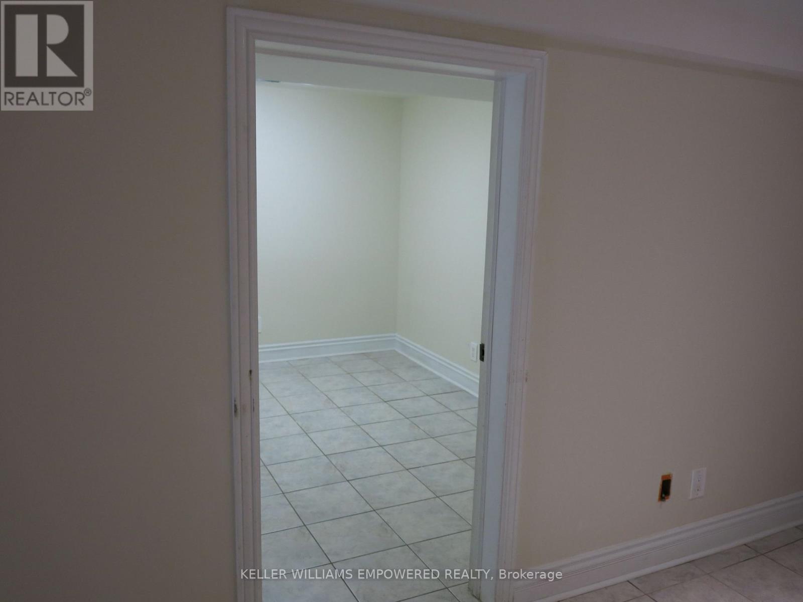 69 Whitley Avenue, Toronto, Ontario  M3K 1A1 - Photo 5 - W12457100