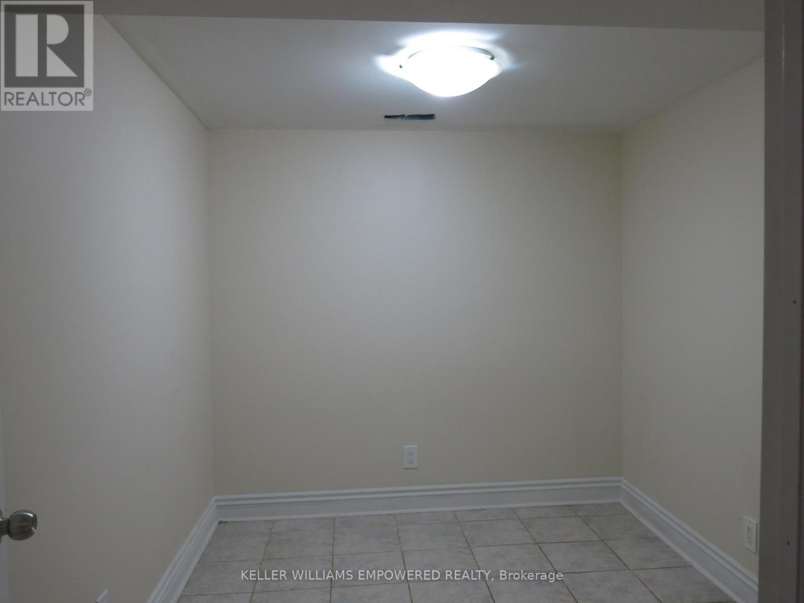 69 Whitley Avenue, Toronto, Ontario  M3K 1A1 - Photo 6 - W12457100