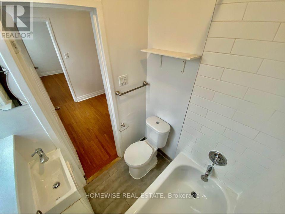 206 - 1 Triller Avenue, Toronto, Ontario  M6K 3B7 - Photo 6 - W12457103