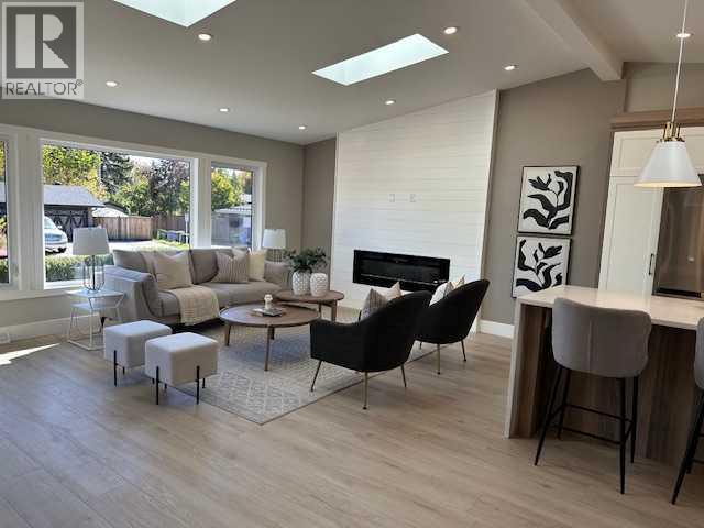 1 Cherovan Drive Sw, Calgary, Alberta  T2V 2P3 - Photo 3 - A2262062